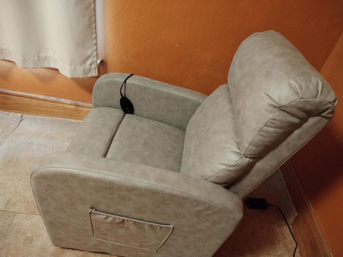 Cool And Affordable Apartment Galesburg Dış mekan fotoğraf