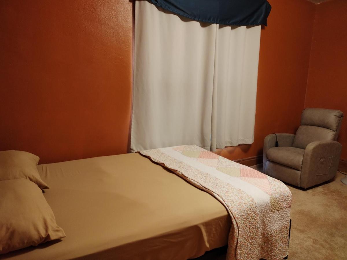 Cool And Affordable Apartment Galesburg Dış mekan fotoğraf